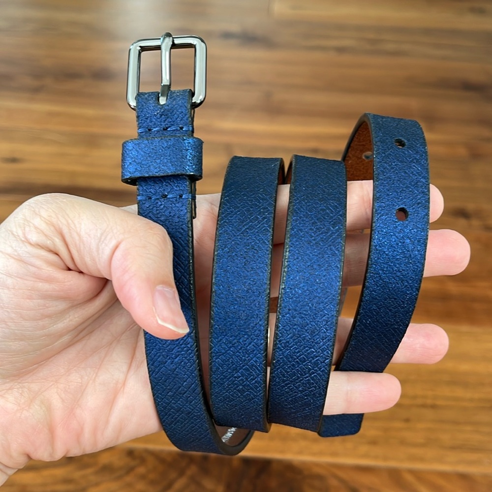 Gap M blue textured metallic genuine leather belt
